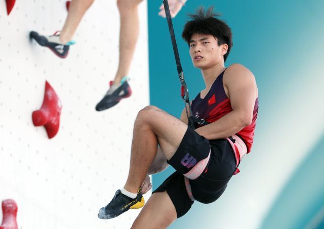 巴黎奥运会丨攀岩——男子速度资格赛：伍鹏晋级+XxjpseC007208_20240807_MVPFN0A001.jpg