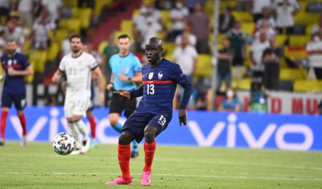 开云体育-中国官网登录入口-继续充当绿叶？躲在队友身影中的坎特才是法国基石